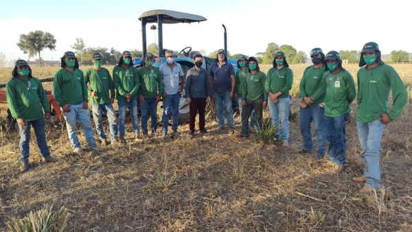 CURSO DE OPERAÇÃO E MANUTENÇÃO DE TRATOR AGRÍCOLA EM PARECIS/RO