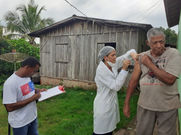 Atendimento Domiciliar pelas Equipes de Saúde da Família, em visitas a pacientes com síndrome gripal, pacientes em quarentena e consultas eletivas, para diminuir fluxo de pessoas nas UBS.