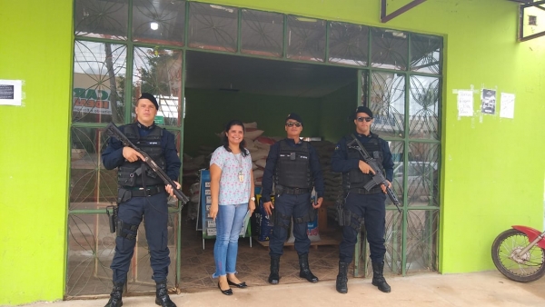 Trabalho em conjunto da Vigilância Sanitária e Policia Militar no comercio local, em cumprimento ao Decreto Estadual de Calamidade Pública à pandemia de COVID-19