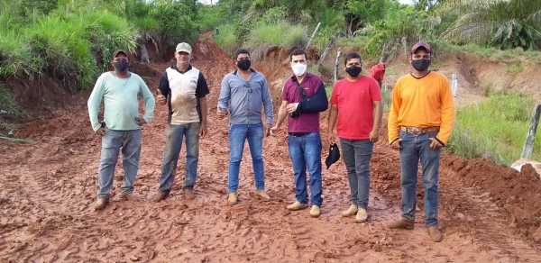 RECUPERAÇÃO DA LINHA  P8. PREFEITURA MUNICIPAL ATRAVÉS DA SECRETARIA DE OBRAS