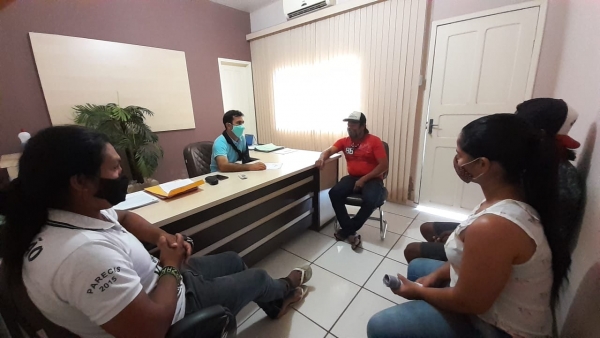 CACIQUE DA ETNIA KWAZÁ, FAZ VISITA AO NOVO PREFEITO DE PARECIS